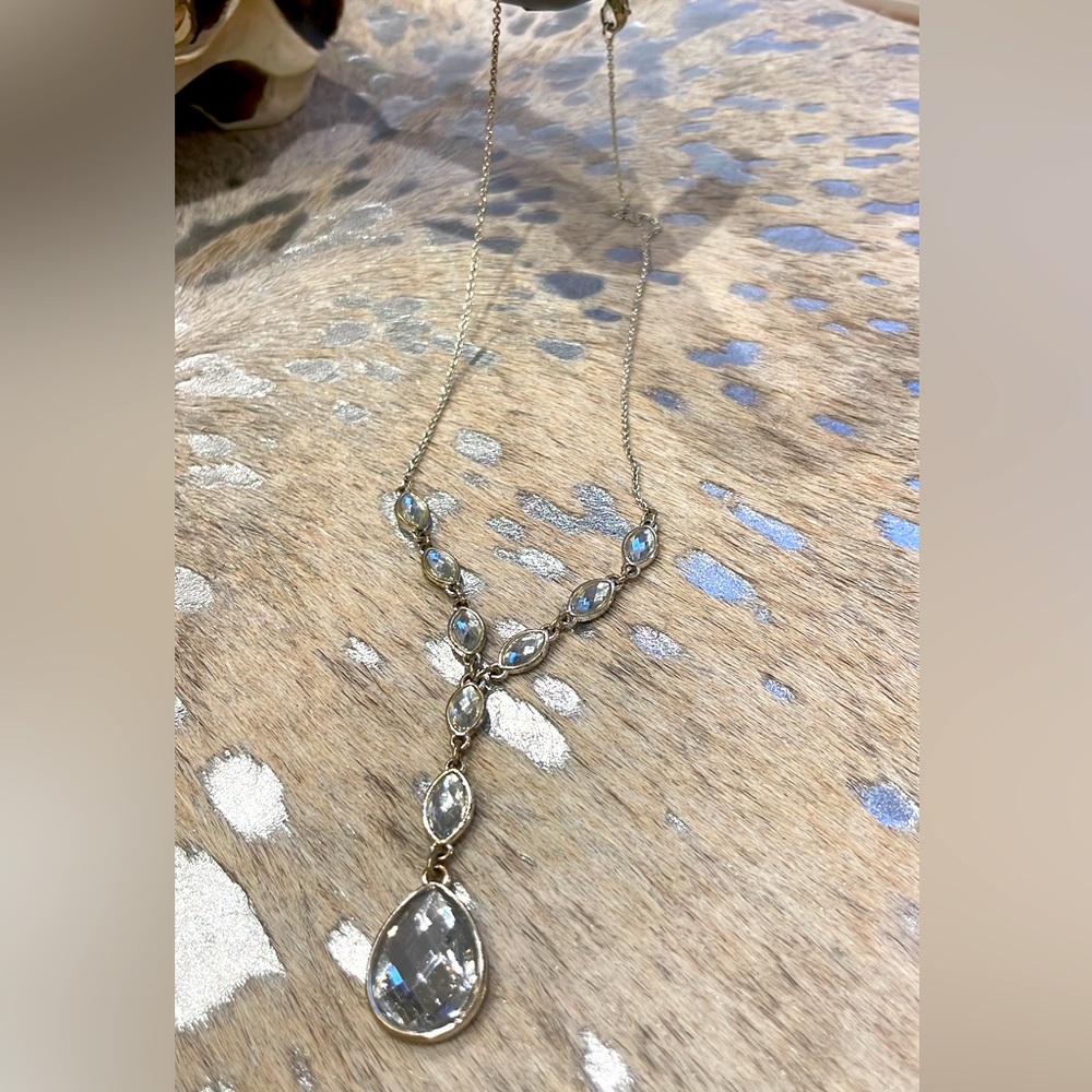 Clear crystal necklace